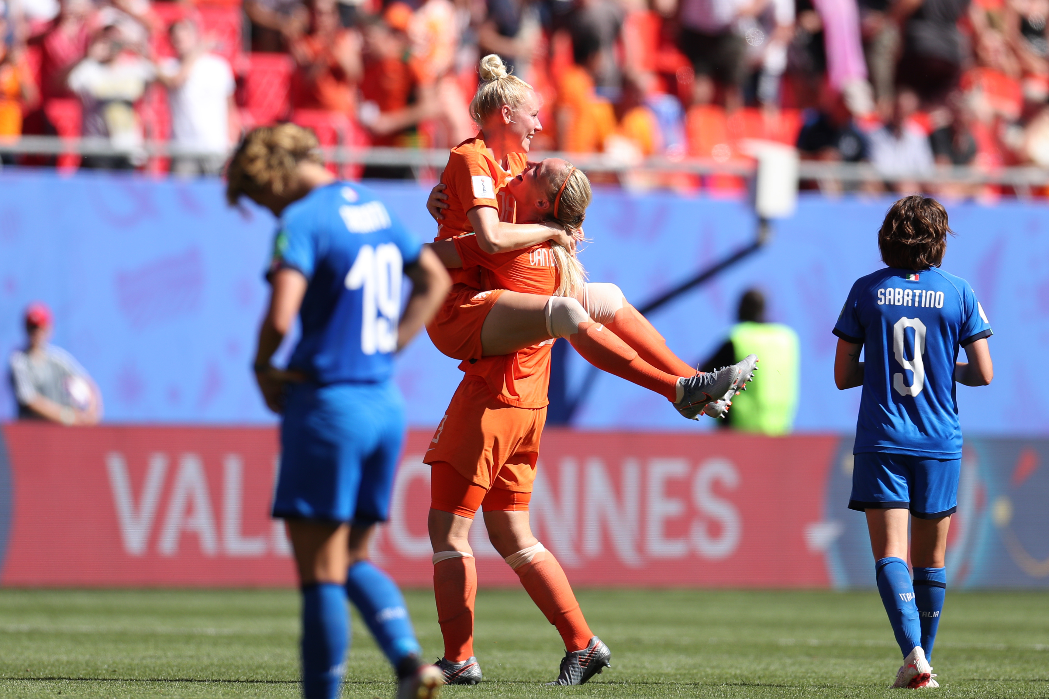 澳客新闻-包含瓦朗谢纳加油助威，期待下一场比赛胜利的词条