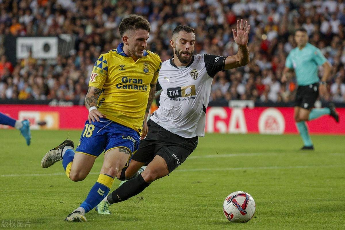 澳客app-瓦伦西亚主场击败对手，赢得宝贵胜利的简单介绍