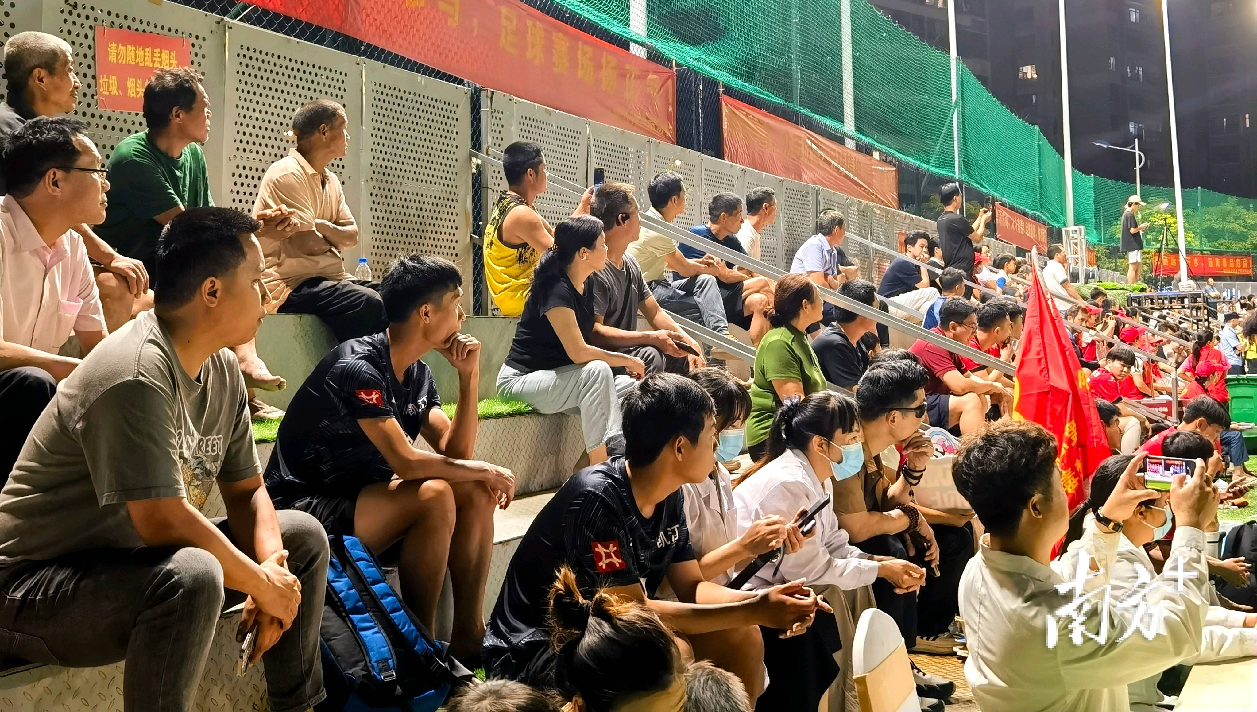 紧张足球比赛中球队表现出色,势如破竹的简单介绍 紧张足球比赛中球队表现出色,势如破竹的简单介绍