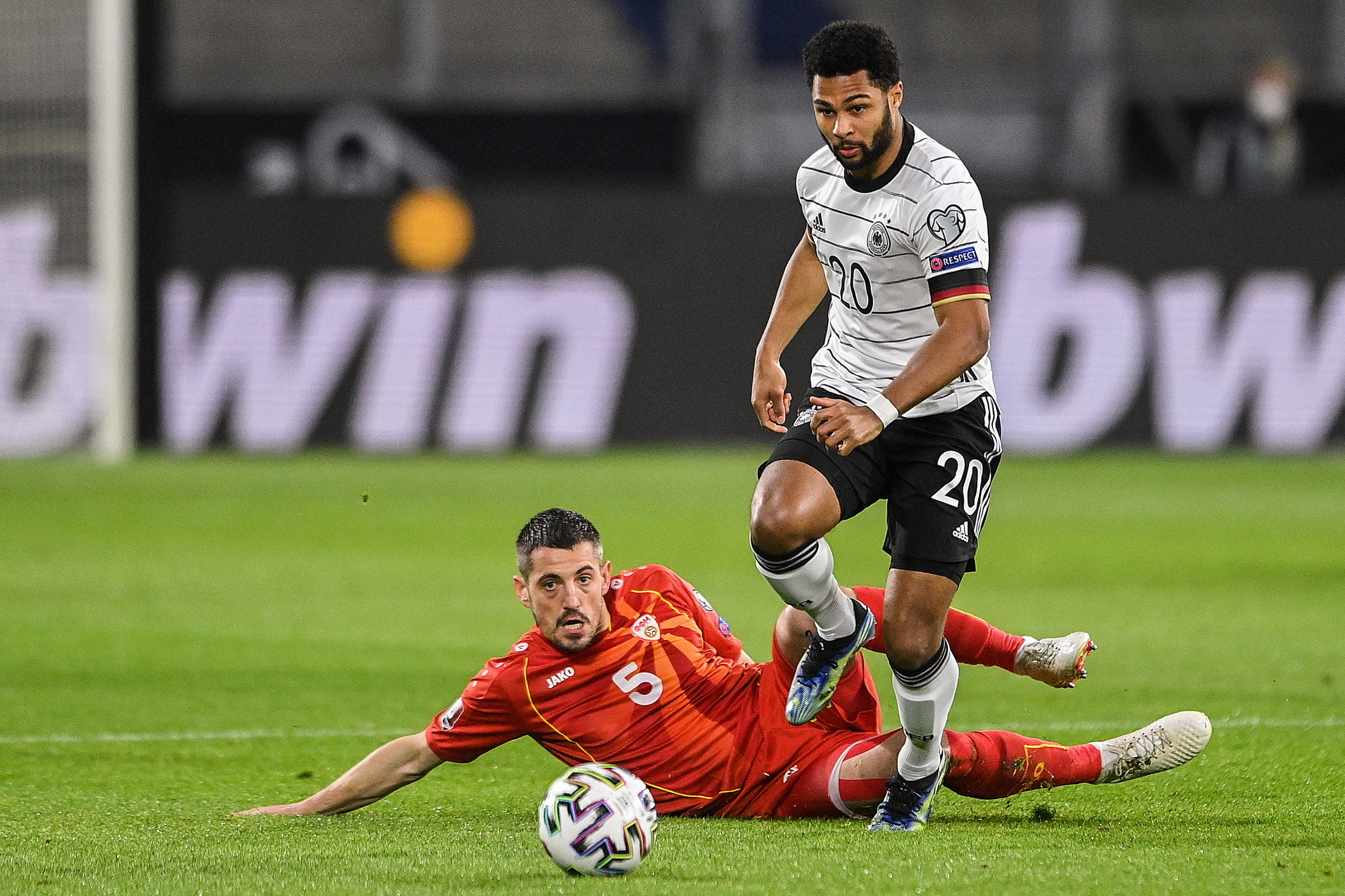 欧预赛受疫情影响,多场比赛取消或延期安排 欧预赛受疫情影响,多场比赛取消或延期安排