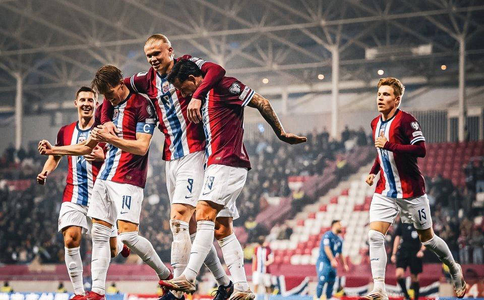 包含欧预赛连番较量，胜负不明谁居领先的词条