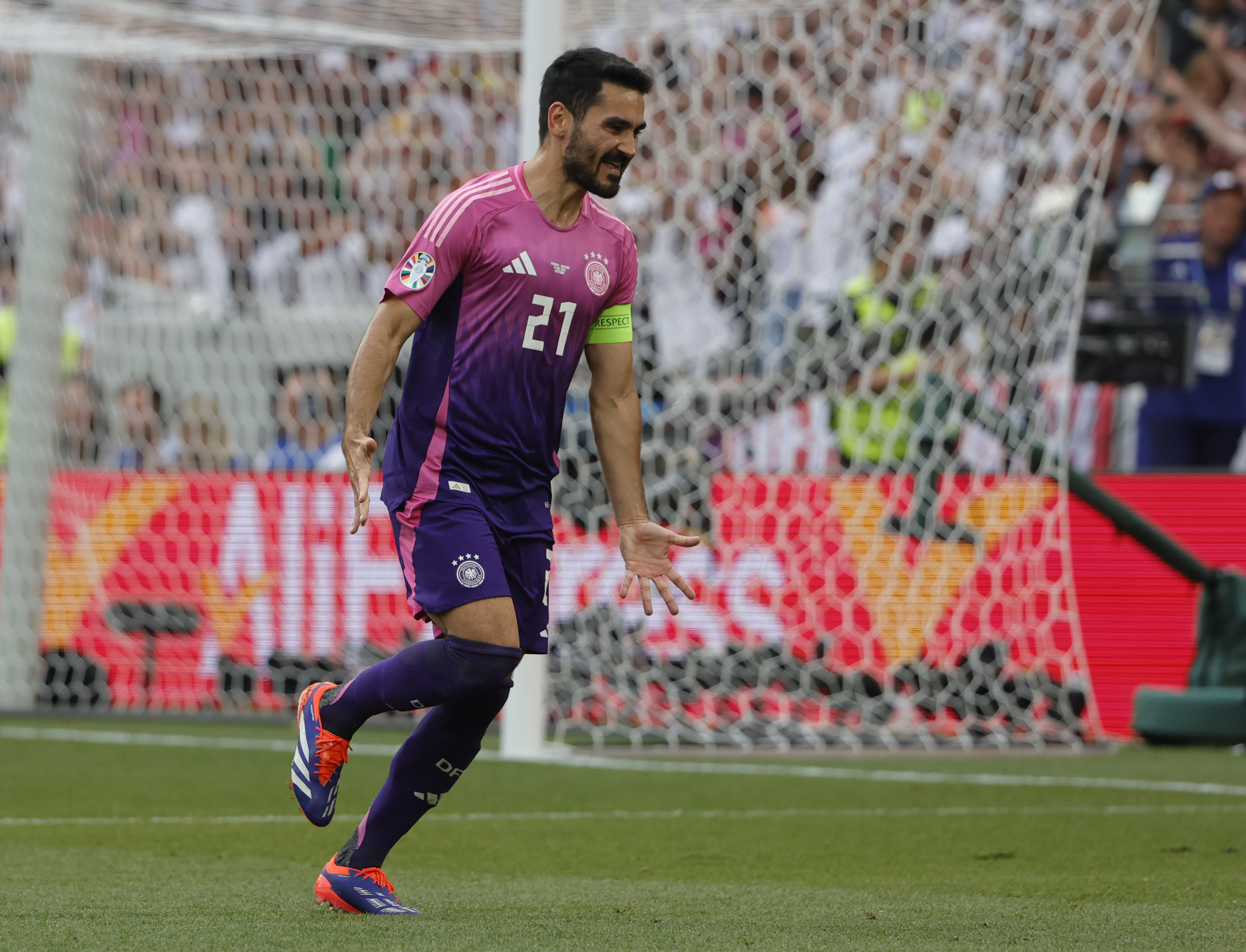 匈牙利队惊艳登场,闪耀赛场 匈牙利队惊艳登场,闪耀赛场