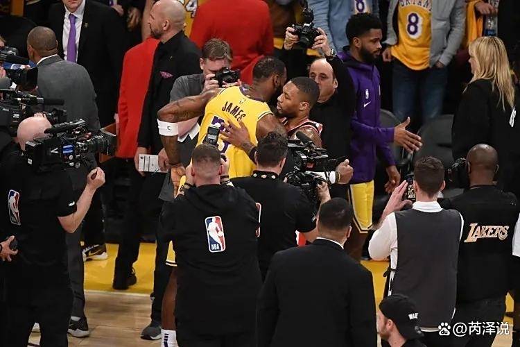 开拓者遭遇连败,利拉德表现出色却难以扭转颓势 开拓者遭遇连败,利拉德表现出色却难以扭转颓势