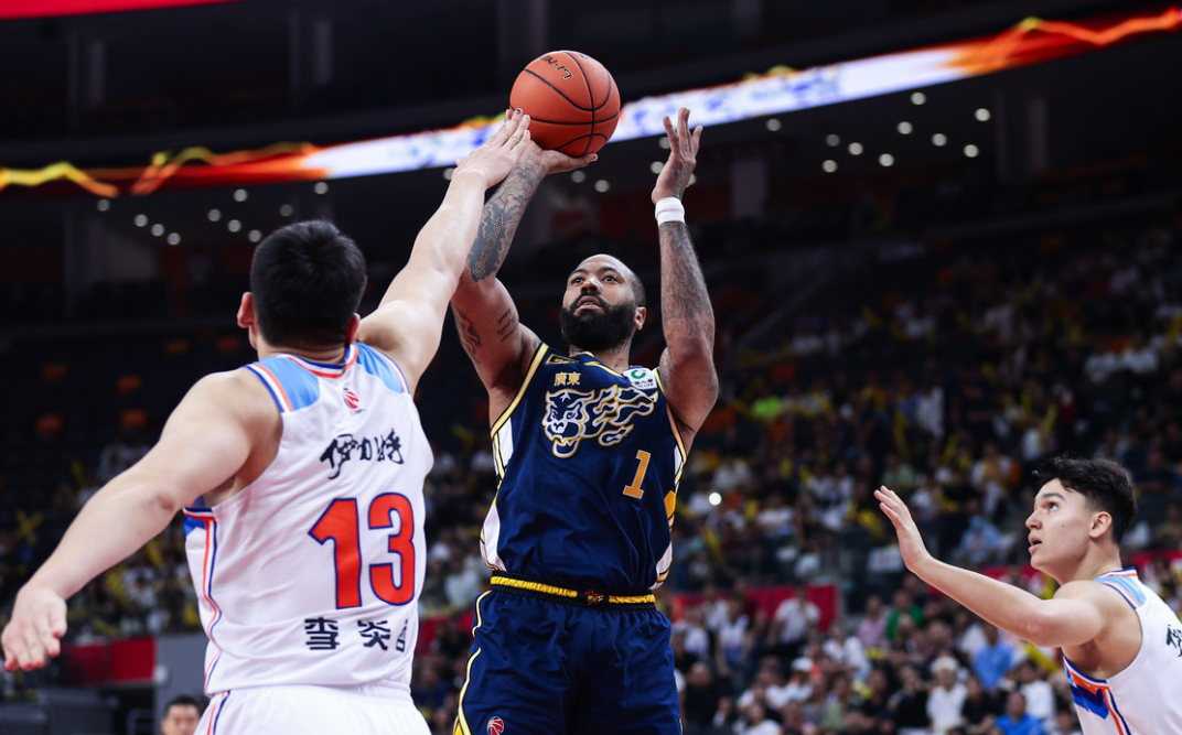 福建球队火力全开,大胜对手领先积分 福建球队火力全开,大胜对手领先积分