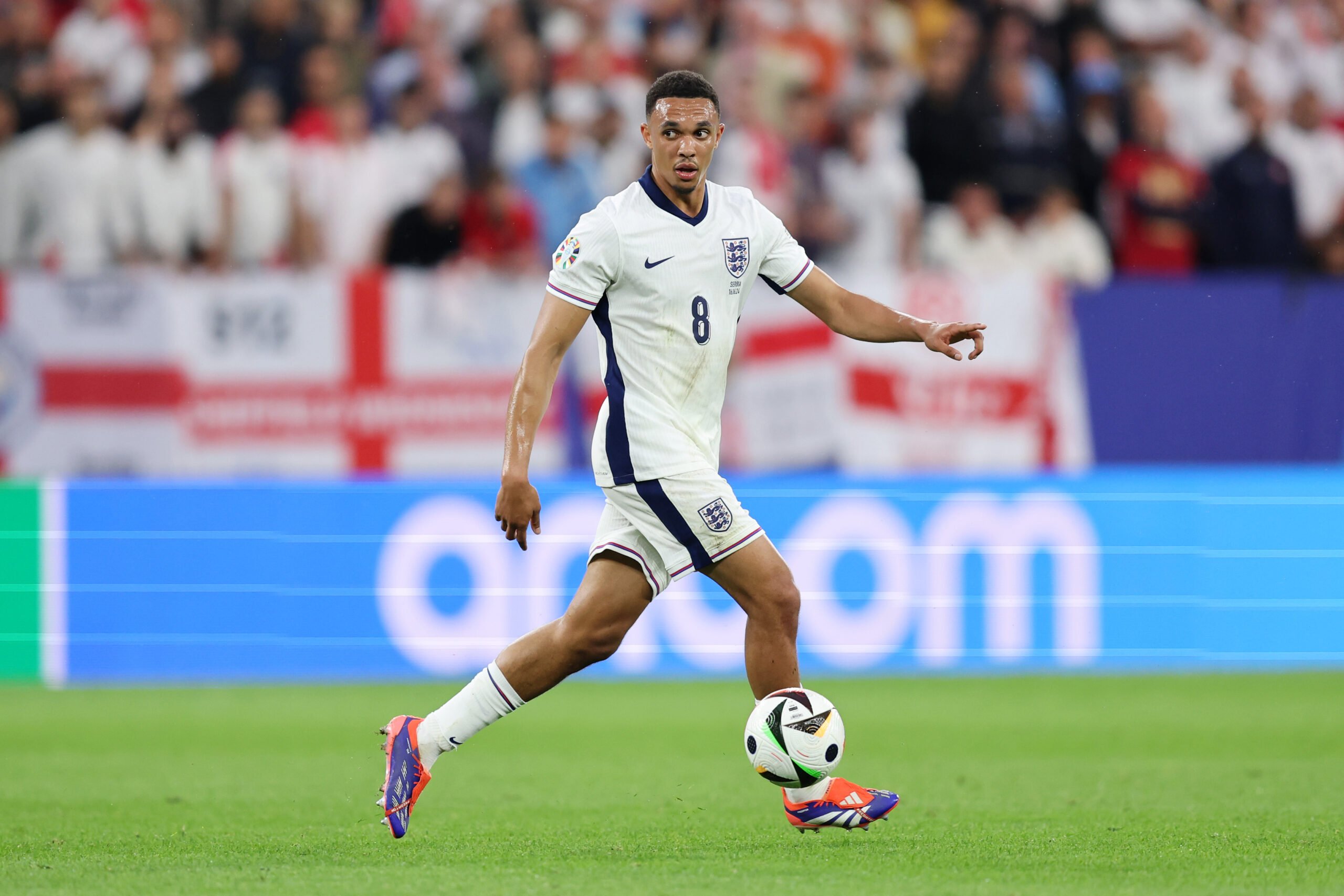 欧洲足球比赛中球员个个发挥出色表现 欧洲足球比赛中球员个个发挥出色表现