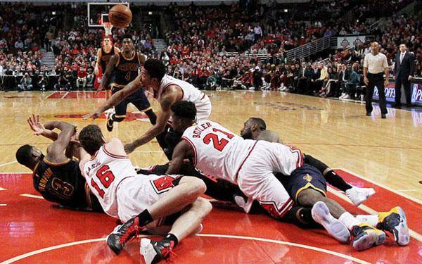 公牛客场擒活塞,拉文高效砍下全队最高得分的简单介绍 公牛客场擒活塞,拉文高效砍下全队最高得分的简单介绍